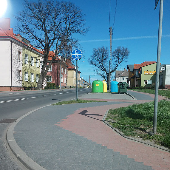 Czytelnik: Pojemniki do segregacji mieci ograniczaj kierowcom widoczno