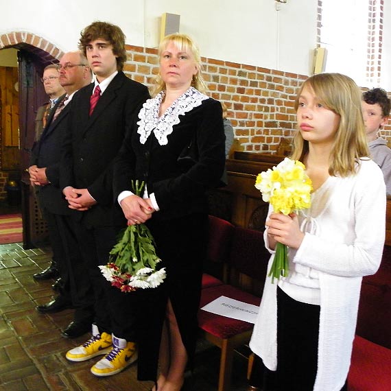Jeszcze słychać śpiew i rżenie koni...