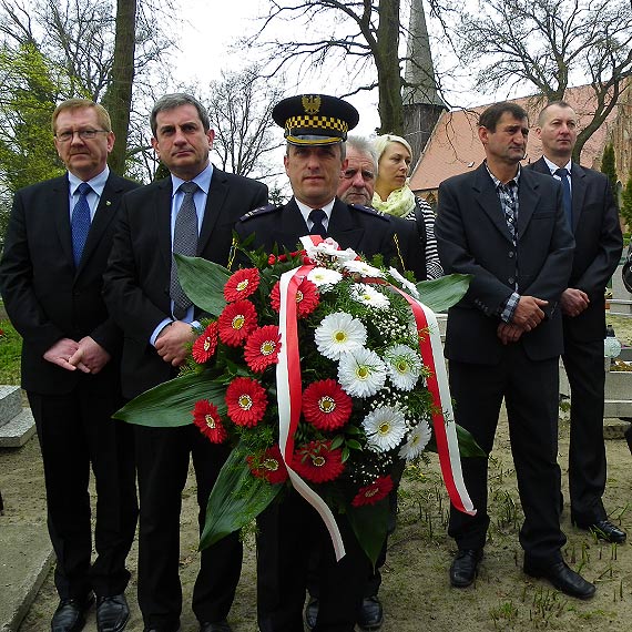 Jeszcze słychać śpiew i rżenie koni...