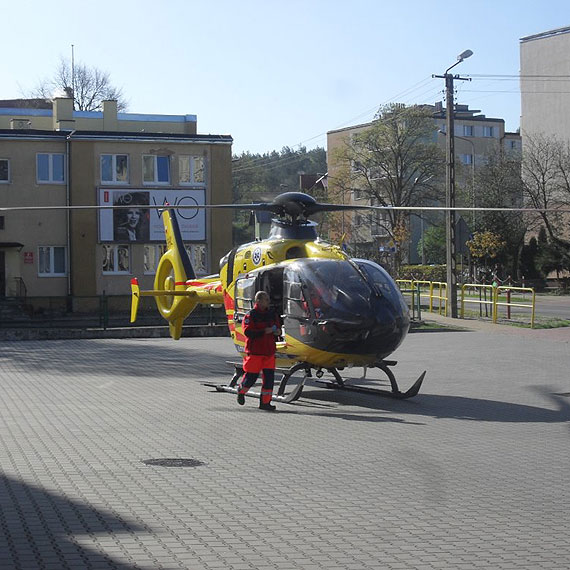 Nage zatrzymanie krenia u 60- letniego mczyny. migowiec LPR wyldowa w centrum Midzyzdrojw