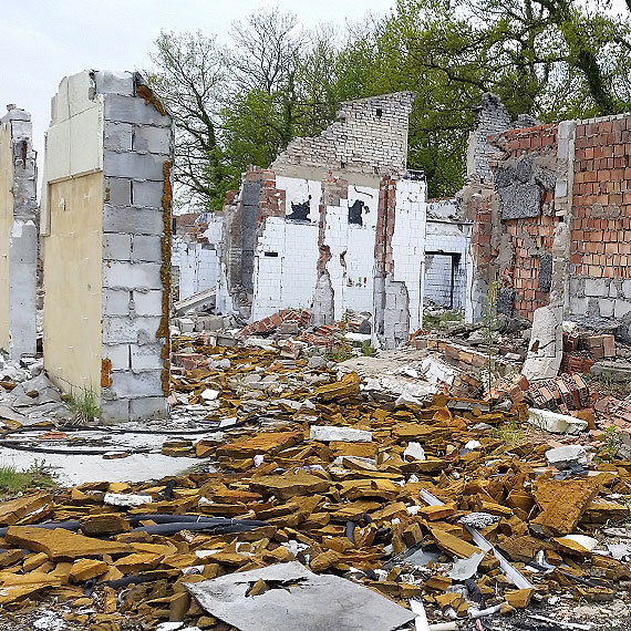 Pozostay tylko ruiny