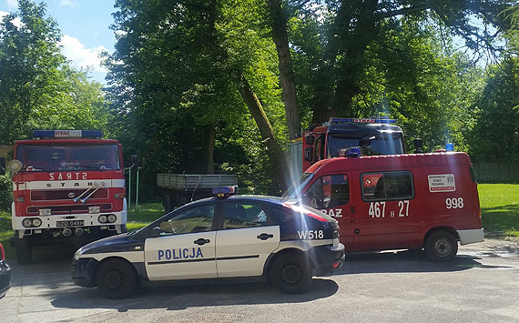 Policjanci wraz ze straakami poszukuj w niatowie zaginionego mieszkaca Domu Pomocy Spoecznej 