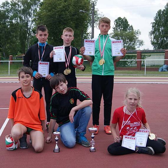 Lekkoatletyczne zmagania uczniw z Wysokiej Kamieskiej