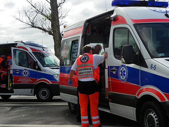 Wypadek na 107 midzy Dziwnwkiem a Wrzosowem. Dwie osoby trafiy do szpitala