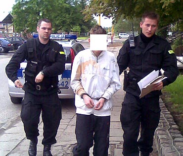 Zaatakowa policjantw noem i pak