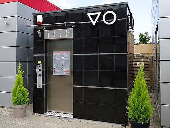 Nowoczesna toaleta publiczna stanęła przy ulicy Mickiewicza w Dziwnowie