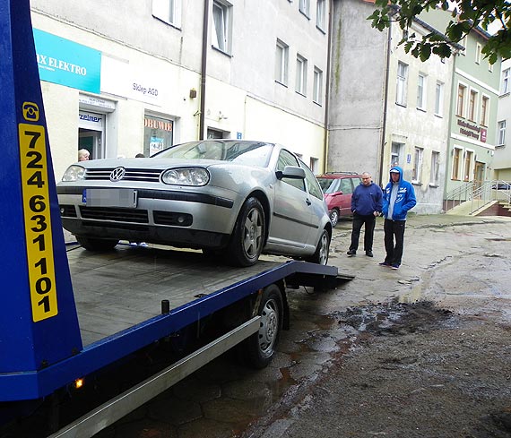 Ulica Garncarska w Kamieniu Pomorskim pułapką na samochody