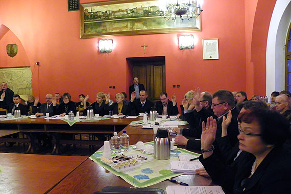 Na sesji rady miejskiej w Kamieniu Pomorskim w dniu 29 czerwca 2015 roku poddany zostanie gosowaniu projekt ustawy w sprawie nieudzielenia burmistrzowi absolutorium z tytuu wykonania budetu za 2014 rok.
