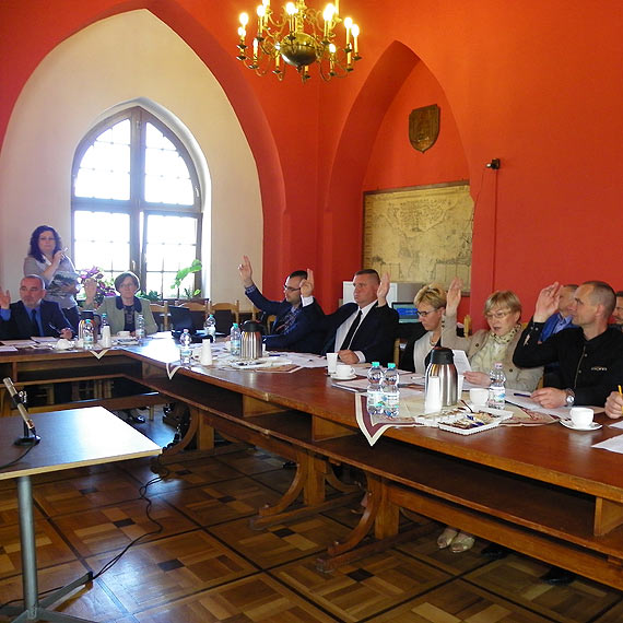 Uchwała dopchana kolanem