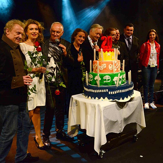 „Wieczr kabaretowy Emiliana Kamiskiego”. „Cygan w Polskim – ycie jest Piosenk”. Zobacz film!