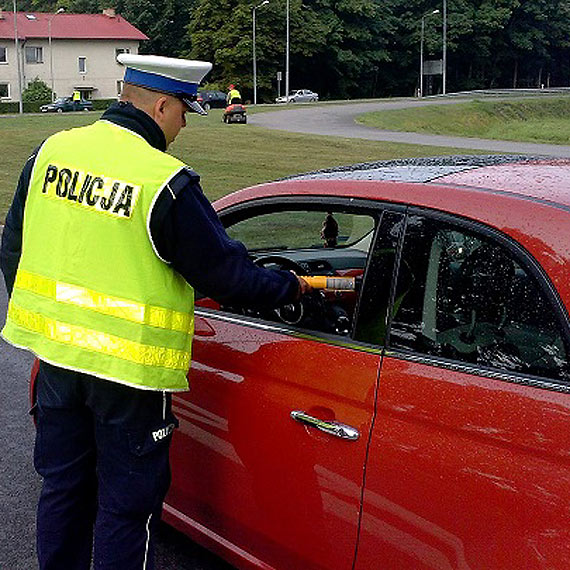 Policjanci zatrzymali omiu kierowcw na podwjnym gazie! Rekordzista mia ponad 2 promile!