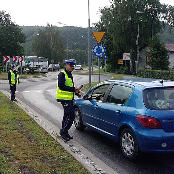 Policjanci zatrzymali ośmiu kierowców na podwójnym gazie! Rekordzista miał ponad 2 promile!