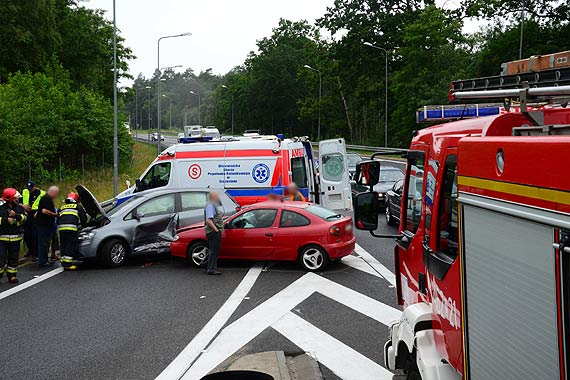 Wypadek na krajowej 3. Kierowca renault jecha pod prd?