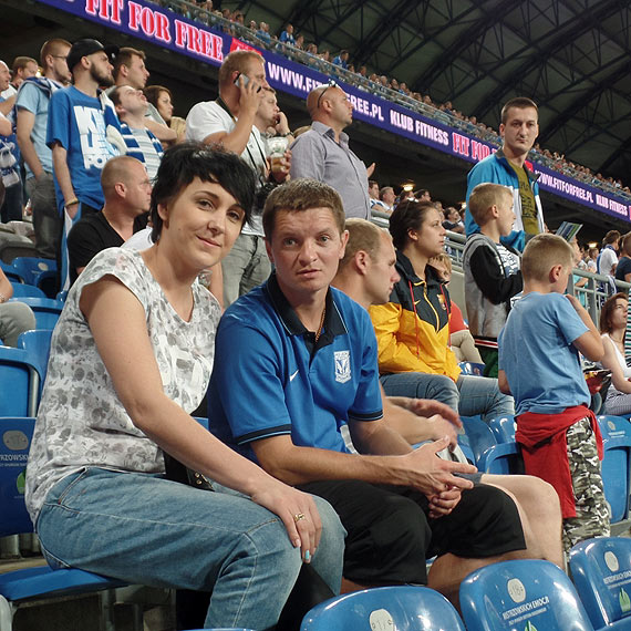 Zawodnicy ze szkki pikarskiej w Kamieniu Pomorskim pojechali na mecz Lech Pozna – Pogo Szczecin