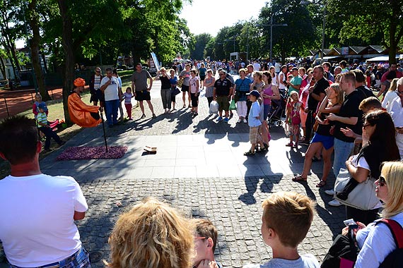 Czy się stoi, czy się siedzi…- łatwe pieniądze?