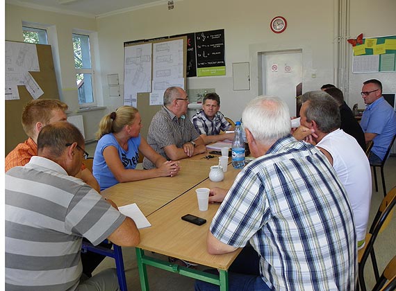 Prace termoizolacyjne budynków szkół i przedszkola w Świerznie dobiegają końca