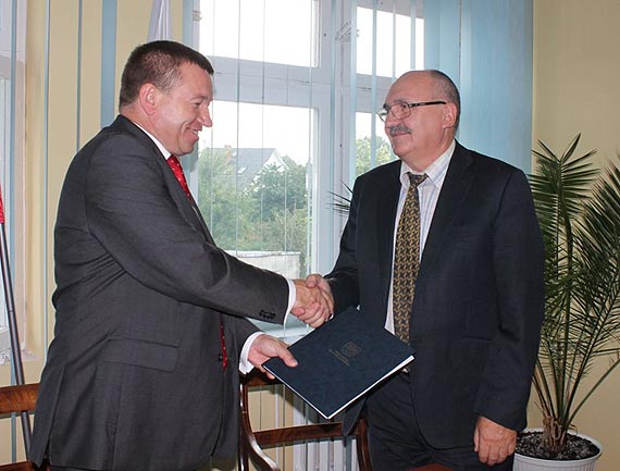 Podpisano umowę na budowę mikroinstalacji prosumenckich w Gminie Świerzno