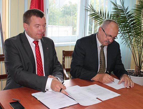 Podpisano umowę na budowę mikroinstalacji prosumenckich w Gminie Świerzno