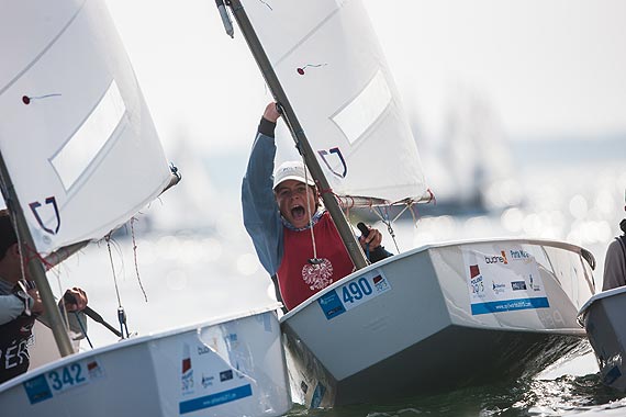 Dzie pity czyli optimistowy druynowy „match racing”