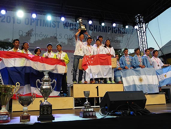 Ceremonia zakoczenia Mistrzostw wiata w klasie Optimist w Dziwnowie