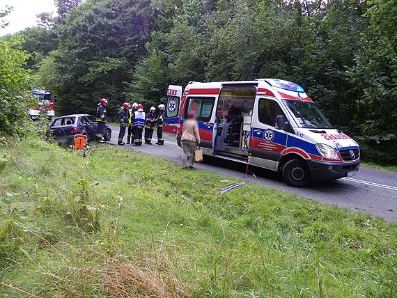 Bardzo groźne zdarzenie na drodze 102. Fiesta wjechała do rowu na wysokości Świętouścia!