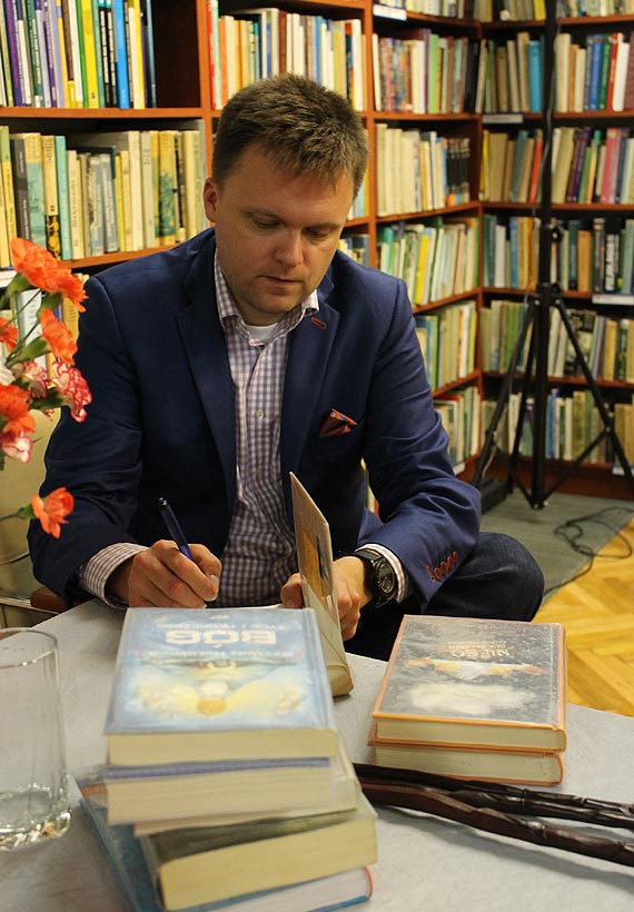 Zło dobrem zwyciężaj – Spotkanie autorskie z Szymonem Hołownią