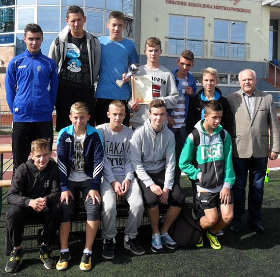 Woliscy gimnazjalici zwycizcami druynowych mistrzostw powiatu w lekkiej atletyce