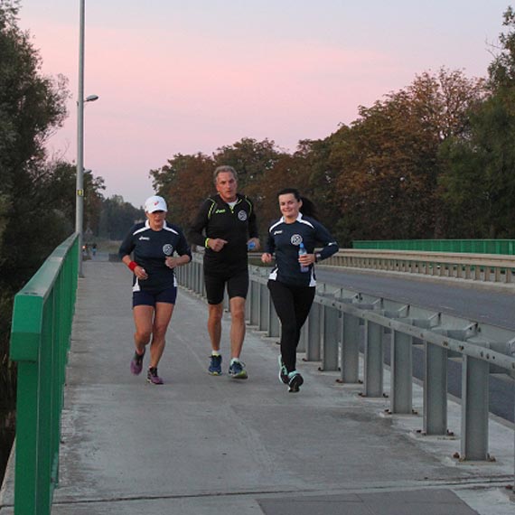 W piątek biegacze z Kamienia pokonali wspólnie dystans 10 km