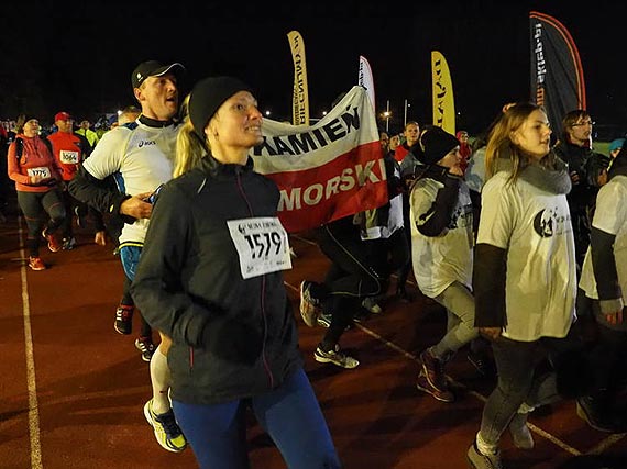 wietna zabawa na Nocnej ciemie biegaczy z Kamienia Pomorskiego