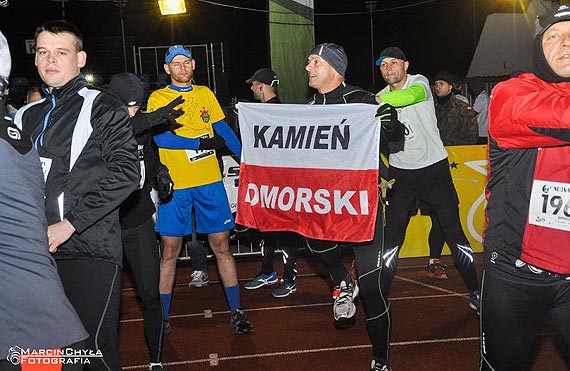 wietna zabawa na Nocnej ciemie biegaczy z Kamienia Pomorskiego
