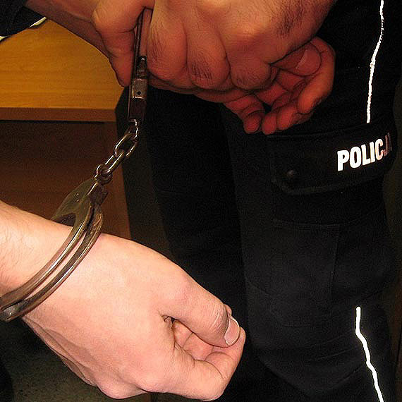 Sprawcy seryjnych wama do samochodw zatrzymani! Okazuje si, e mieli na sumieniu wicej przestpstw... 