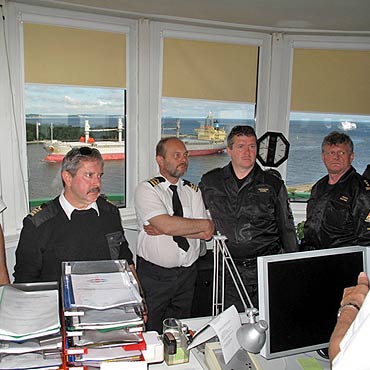 Terroryści grozili wysadzeniem statku. GROM ćwiczył na redzie portu w Świnoujściu