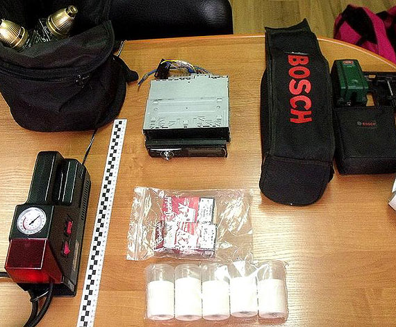 Kamień Pomorski: 32- latek włamywał się do aut i je okradał. Trafił w ręce policji!