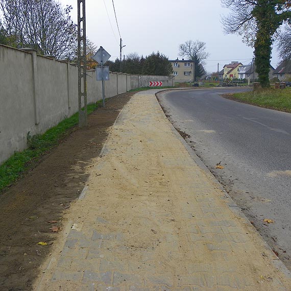Powiat buduje chodniki w cigu drg powiatowych
