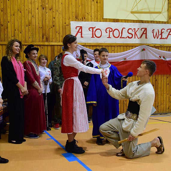 Narodowe wito Niepodlegoci w midzyzdrojskim gimnazjum: Byo wesoo i smacznie