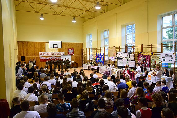 Narodowe wito Niepodlegoci w midzyzdrojskim gimnazjum: Byo wesoo i smacznie