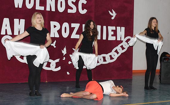 Gala upamiętniająca odzyskanie niepodległości w Gimnazjum w Świerznie
