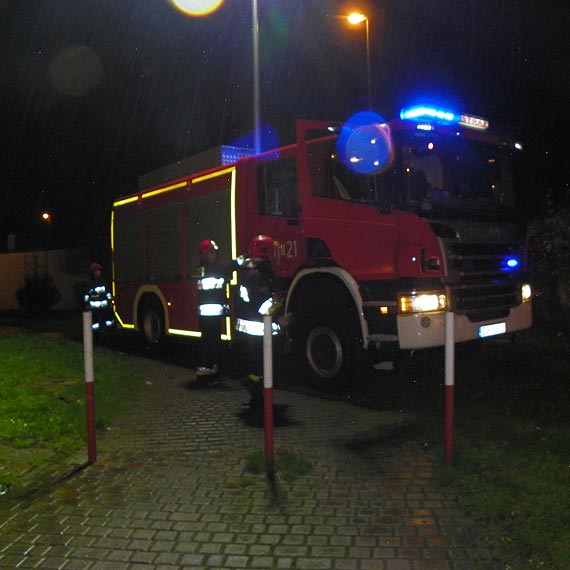 Poar komrki na ulicy Woliskiej