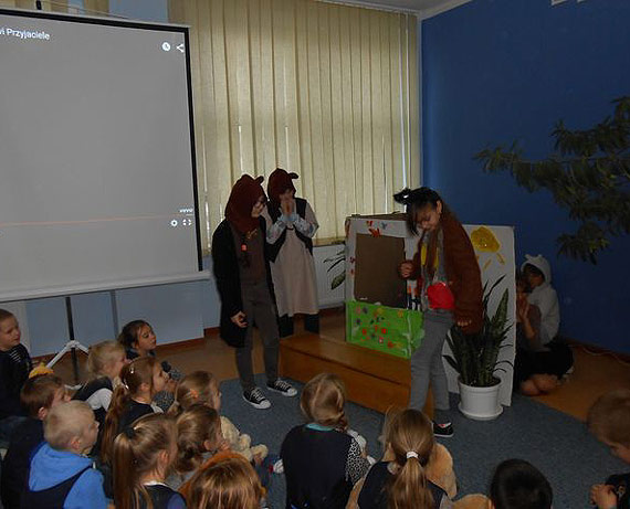 Pluszowe misie opanoway bibliotek! Dzi obchodzimy wiatowy Dzie Pluszowego Misia!