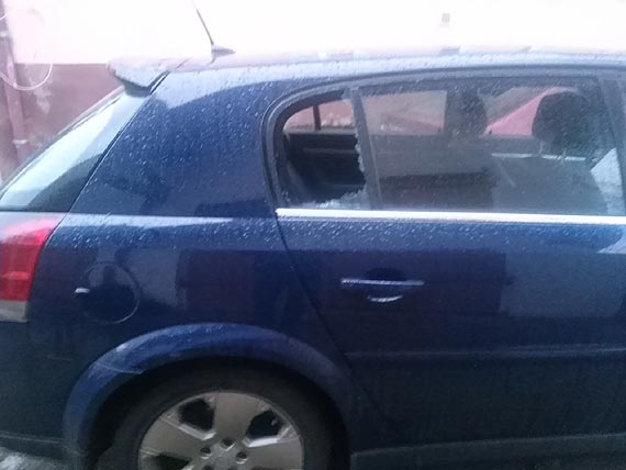 Auto okradziono tu pod domem