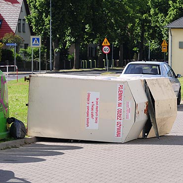 Kamie Pomorski: Wandale przewracaj pojemniki