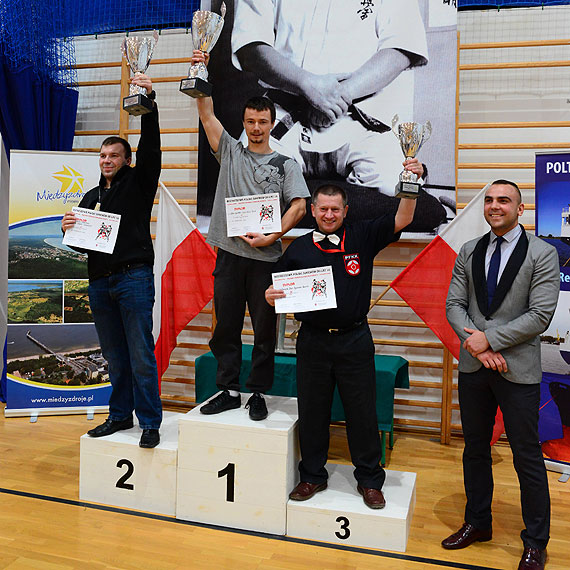 150 zawodnikw wzio udzia w Mistrzostwach Polski Juniorw do lat 16 w karate! Zobacz zdjcia!