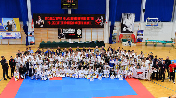 150 zawodnikw wzio udzia w Mistrzostwach Polski Juniorw do lat 16 w karate! Zobacz zdjcia!