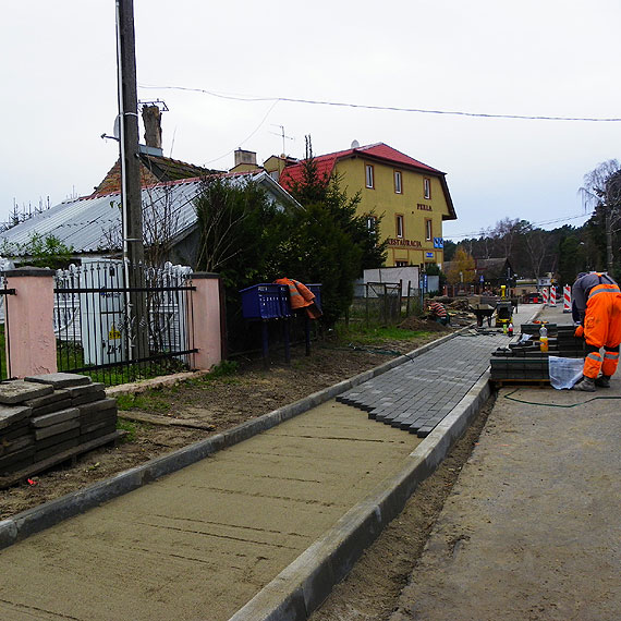 Nowe chodniki zamieniają Wisełkę w uporządkowane kąpielisko nadmorskie