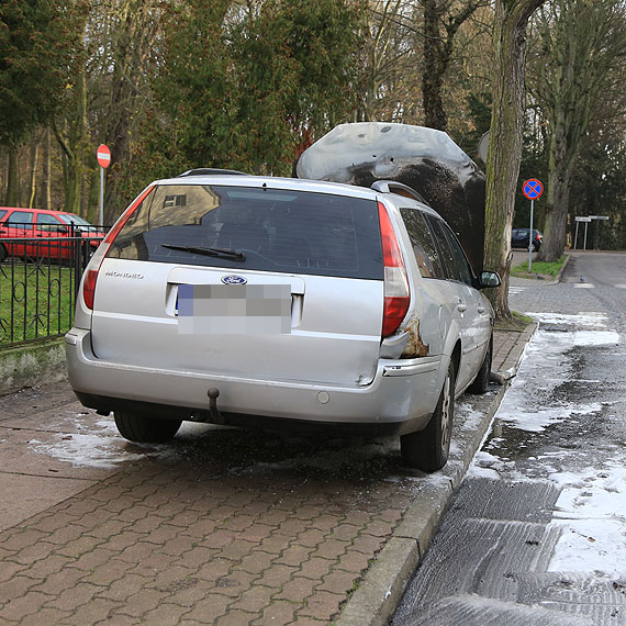 Świnoujście: Nocny pożar forda na kamieńskich blachach. Sprawę bada policja