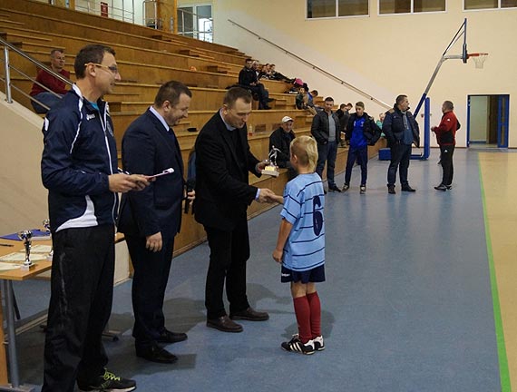 Rekordowa liczba drużyn w Mistrzostwach Powiatu Kamieńskiego Piłce Nożnej Halowej Chłopców w ramach Igrzysk Młodzieży Szkolnej 2015/2016