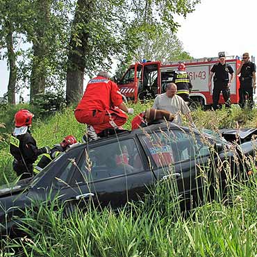 Strzeewo: Kierowca straci panowanie nad kierownic i uderzy w drzewo