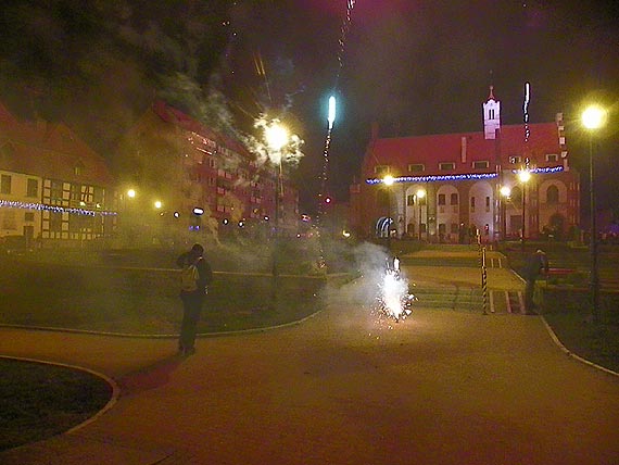 Mieszkańcy Kamienia Pomorskiego sami, bez udziału władz powitali Nowy Rok