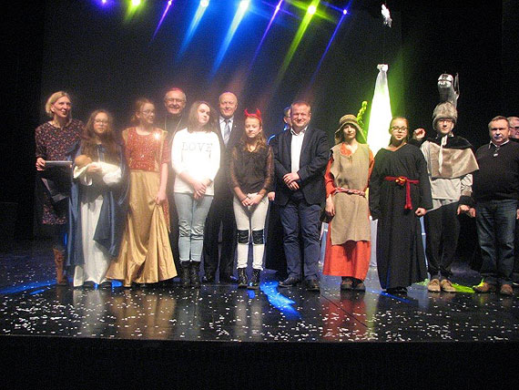 Grupa teatralna MAGIA SŁOWA ze Szkoły Podstawowej nr 1 została laureatem przeglądu Kołobrzegu