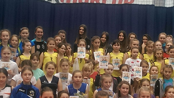 Najmodsze siatkarki UKS GOLCZEWITA na turnieju 